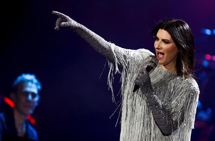 "Hice una pausa...": el inocente chiste de Laura Pausini en su concierto en Chile