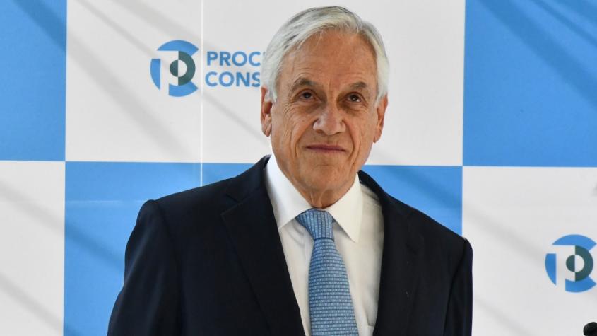 Carroza fúnebre de Sebastián Piñera se dirige al aeropuerto de Valdivia
