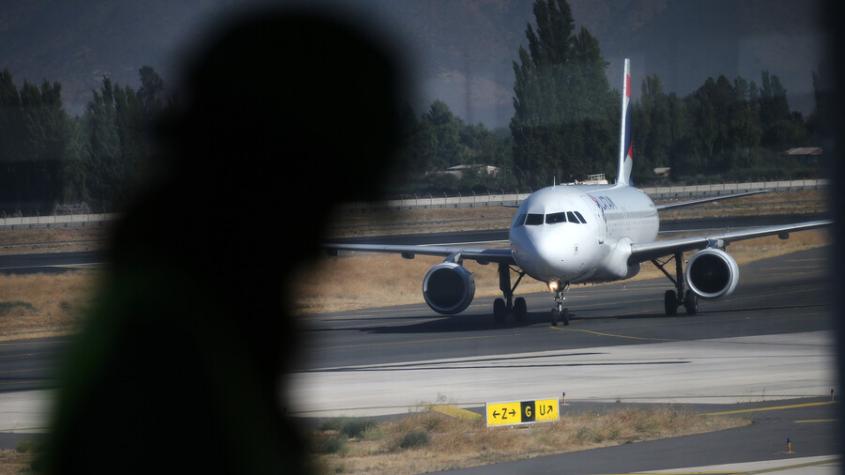 Causa de emergencia en avión entre Sídney y Santiago: ¿Empujón en la cabina? - ATON