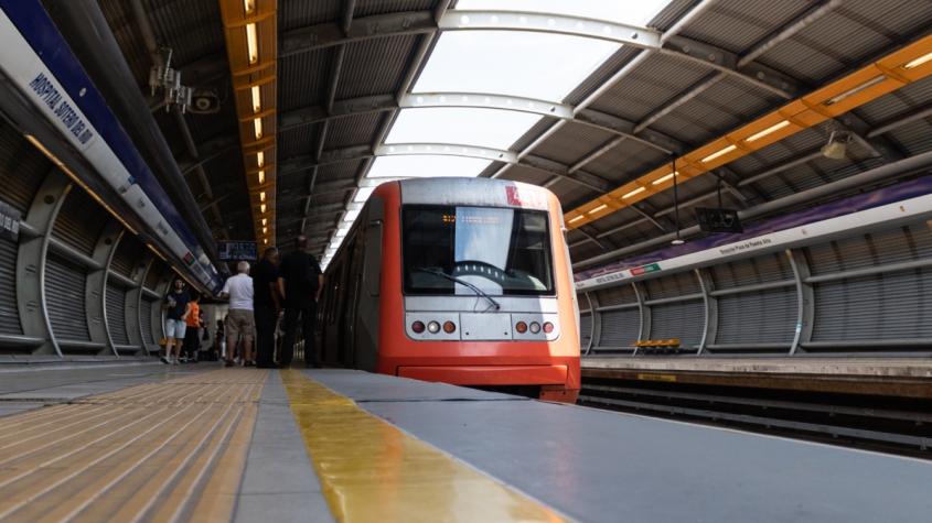 Metro de Santiago suspende servicio en estaciones de Línea 4