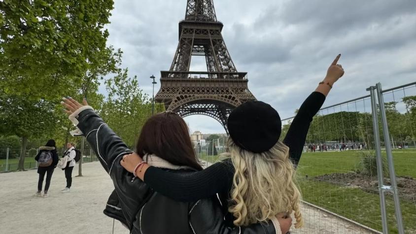 Naya Fácil junto a su hermana en la Torre Eiffel - @nayafacil_official
