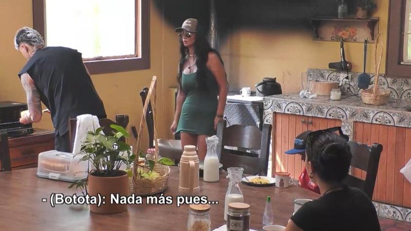 Pamela Díaz se distrae en la cocina