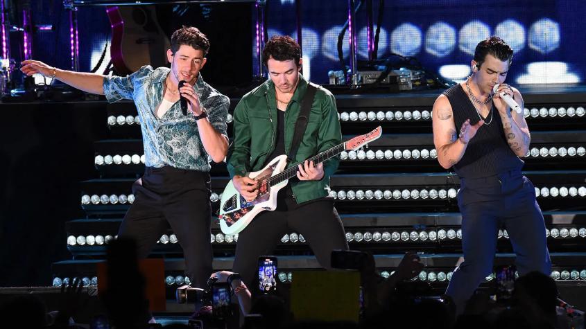 Jonas Brothers en Chile: Hay refuerzos de buses para el concierto