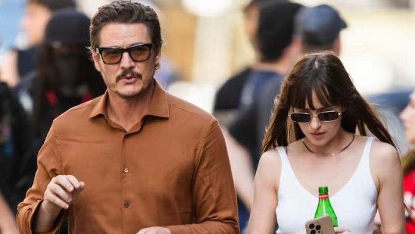 Revelan registros de beso entre Pedro Pascal y Dakota Johnson 