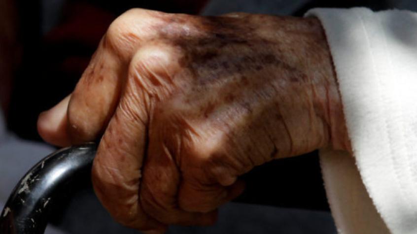 Abuela de 92 años enterneció a las redes sociales con noble gesto a joven que la ayudó tras caerse
