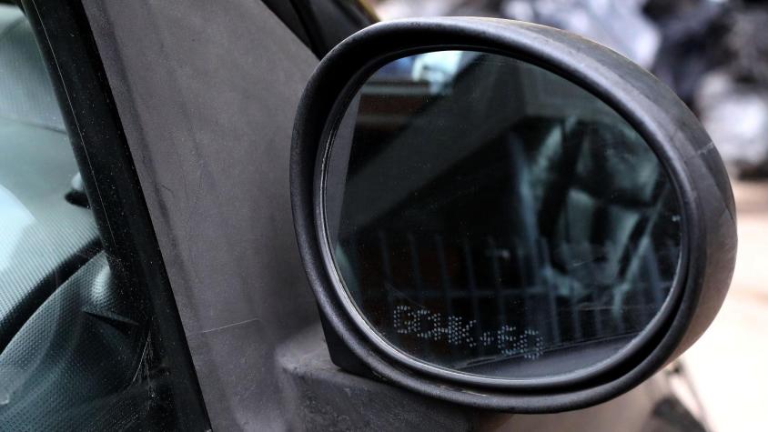 Grabado de patentes: ¿Dónde debe ir la identificación del auto?
