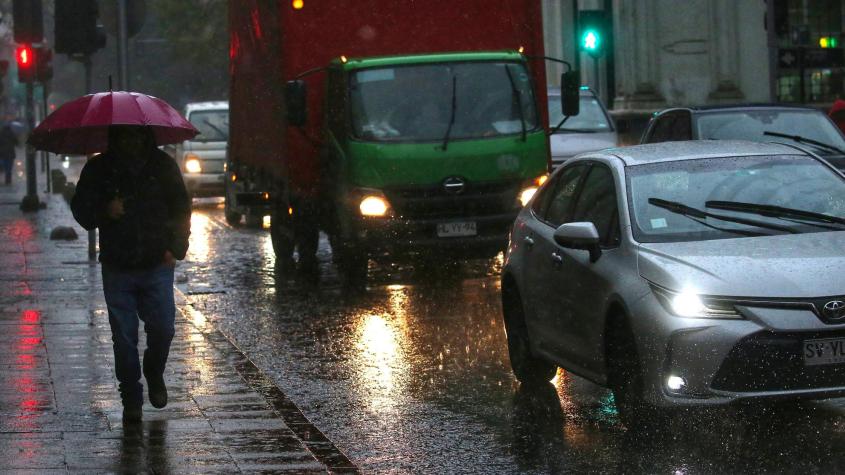 Michelle Adam entregó detalles: así será la lluvia que se espera en Santiago y la RM esta semana
