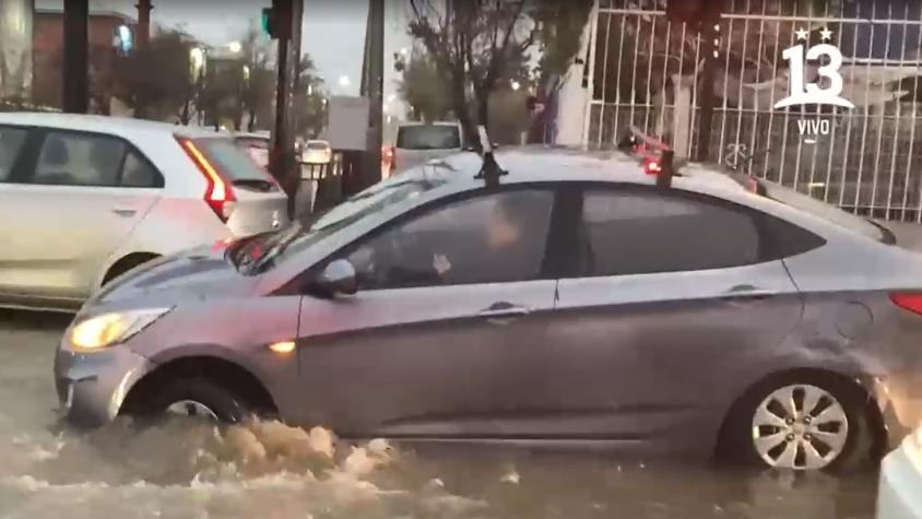 No hay alertas: auto cayó en colector de agua de San Miguel