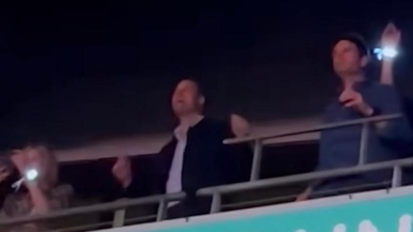 Príncipe William reaparece bailando en concierto de Taylor Swift y recibió críticas