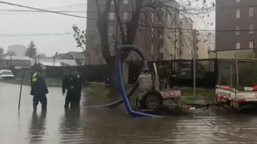 "Es histórico": Calles del centro de Concepción se inundan por primera vez tras fuertes lluvias