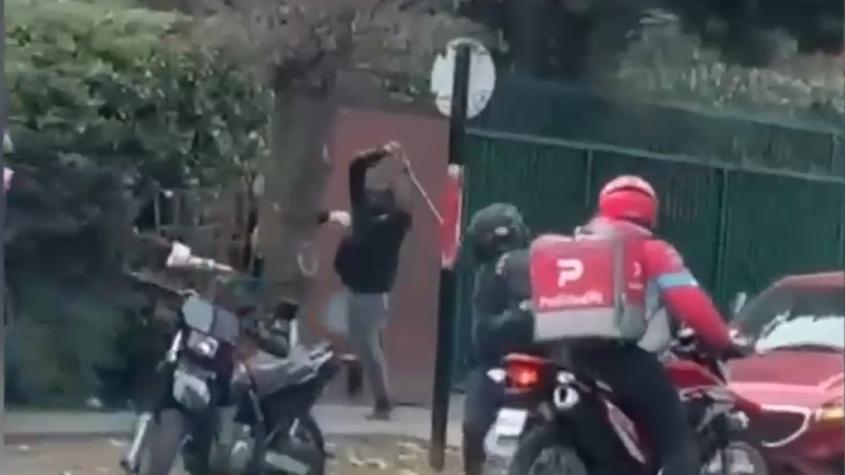 Se cansaron de la delincuencia: vecinos confrontan a motochorros con palos en Maipú