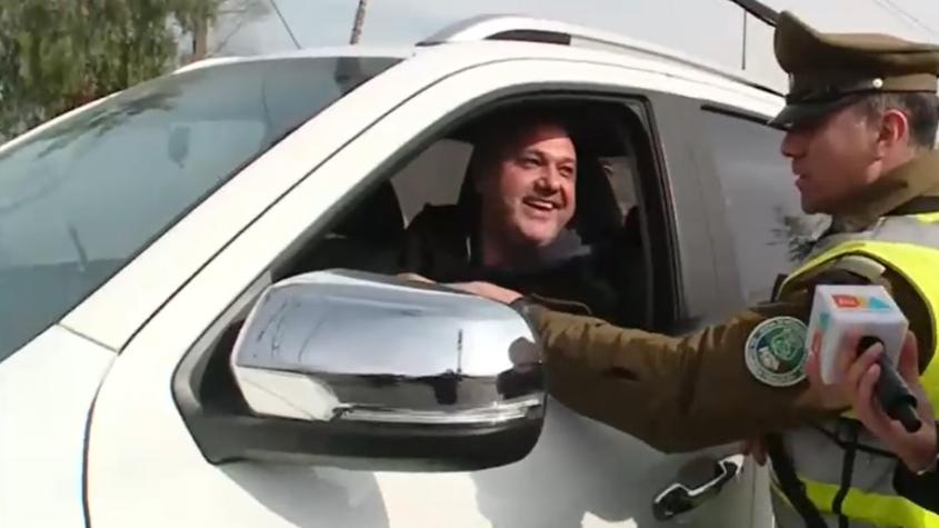 "Lo vamos a multar por exceso de cariño": Simpático conductor sorprendió al equipo de "Tu Día" en fiscalización