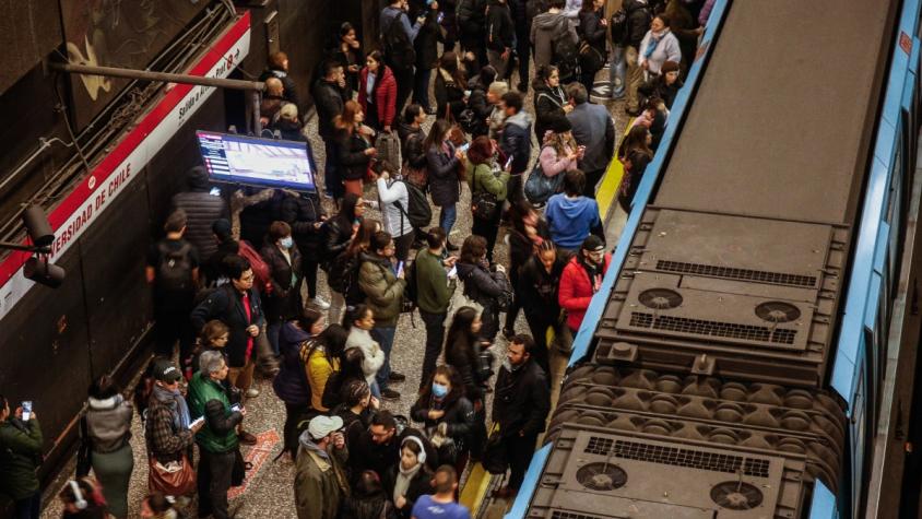 Metro de Santiago interrumpe servicio en Línea 4 - Créditos ATON