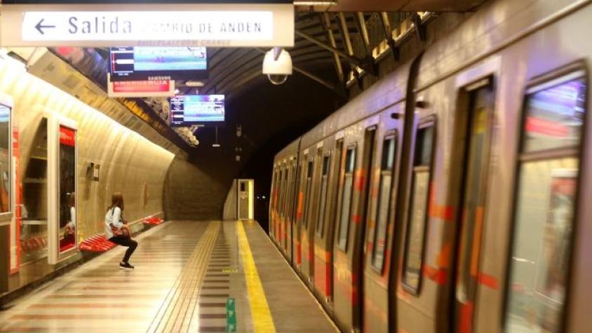 Metro de Santiago: reportan suspensión en la Línea 3