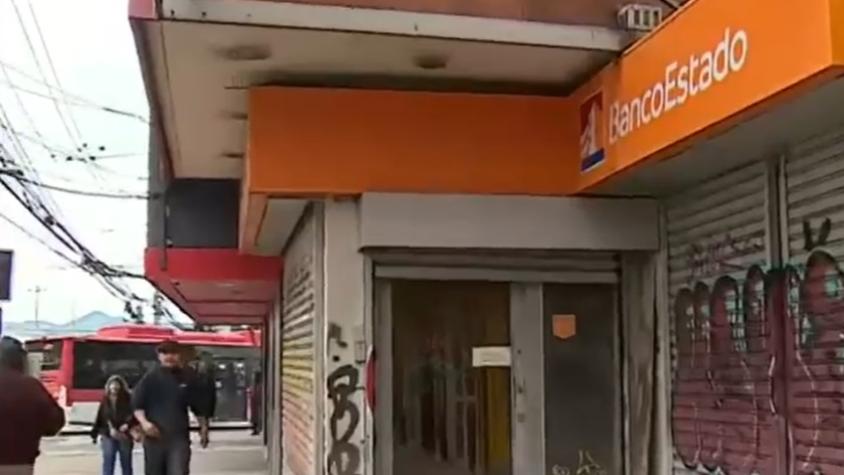 Insólito: delincuentes aprovechan corte de luz para robar $100 millones en sucursal de BancoEstado en Maipú