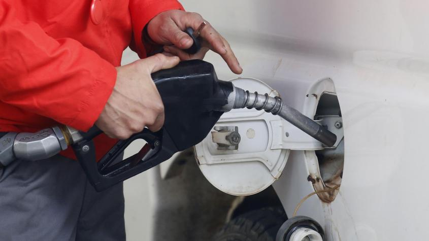 ¿Sube o baja la bencina? Conozca la variación en los precios de esta semana