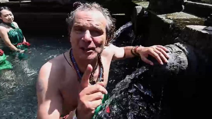 Jorge Said recibió la bendición de las aguas sagradas en Bali, Indonesia en "El Peregrino"