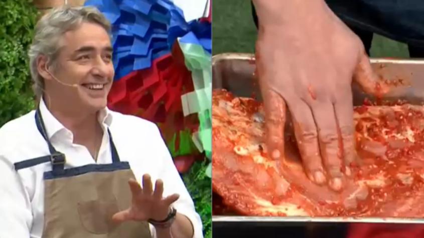 José Luis Repenning enseña cómo aliñar el costillar de cerdo para que no quede picante