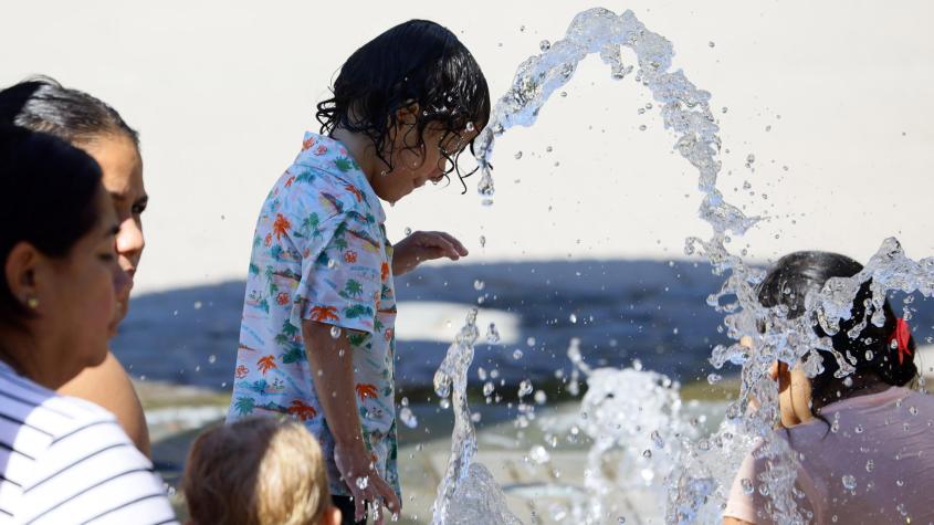 Pronostican 32°C para este viernes en la Región Metropolitana: ¿Seguirán las temperaturas altas el fin de semana?