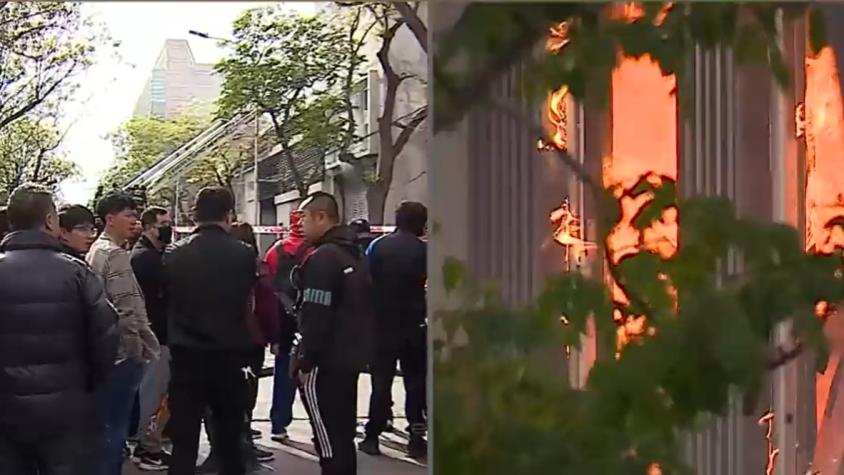 Insólito: un centenar de personas llega a las inmediaciones del incendio para observar el fuego