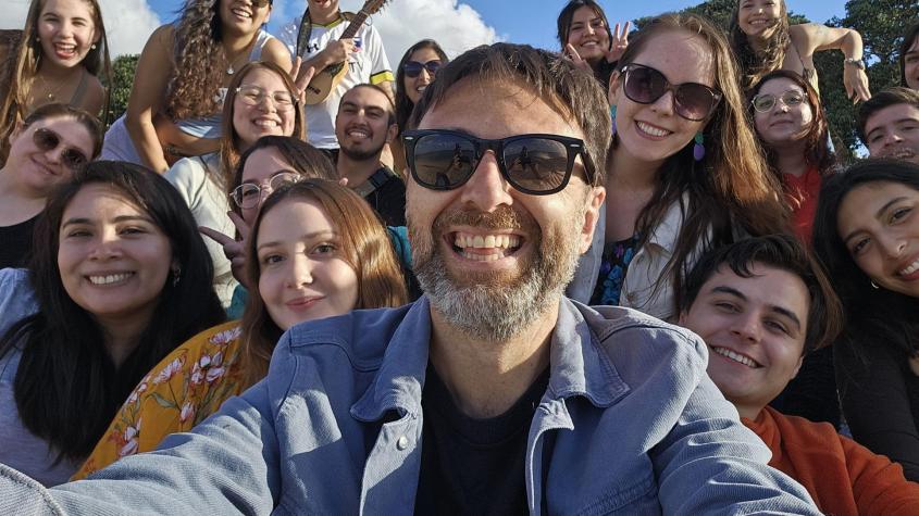 "Siempre hay un chileno": Marcelo Kiwi llegará a Nueva Zelanda para explorar la vida de una influencer