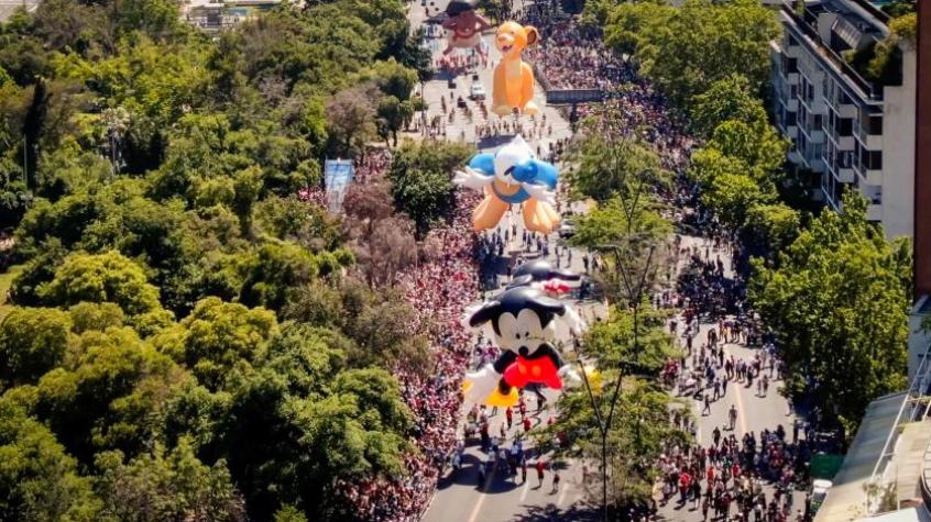 Paris Parade 2024: los detalles del desfile navideño que espera reunir 1 millón de personas en Santiago