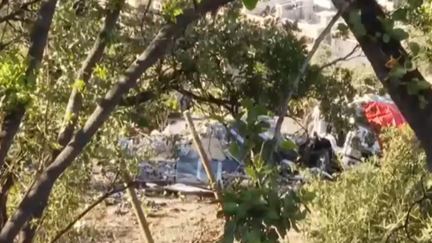 Grave accidente de tránsito deja dos muertos en Lo Barnechea: camión cayó por barranco