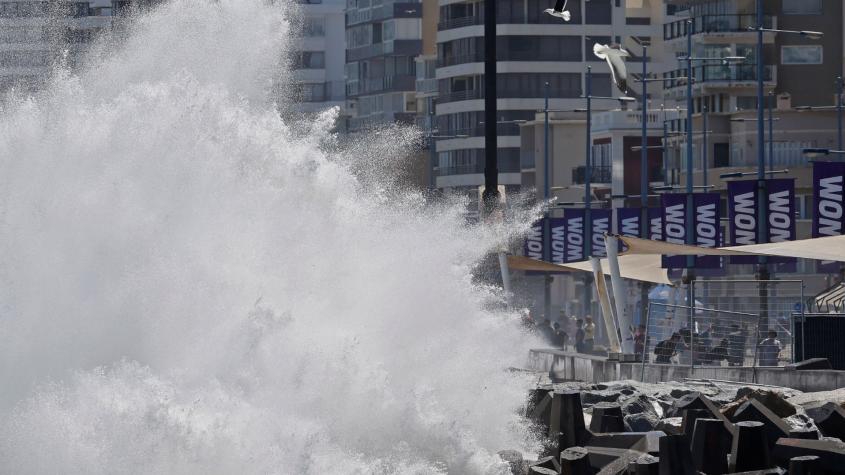 [Videos] Así ha sido el paso de las marejadas en distintas playas de Chile