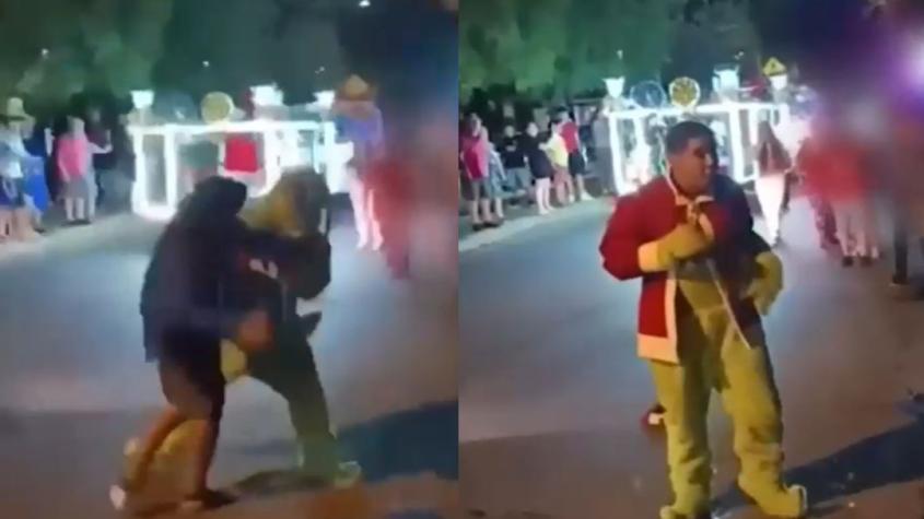 Agreden por la espalda a carabinero disfrazado de Grinch: el funcionario se defendió con golpes