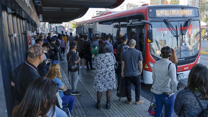 Paraderos colapsados en La Cisterna por falla en la Línea 2 del Metro de Santiago