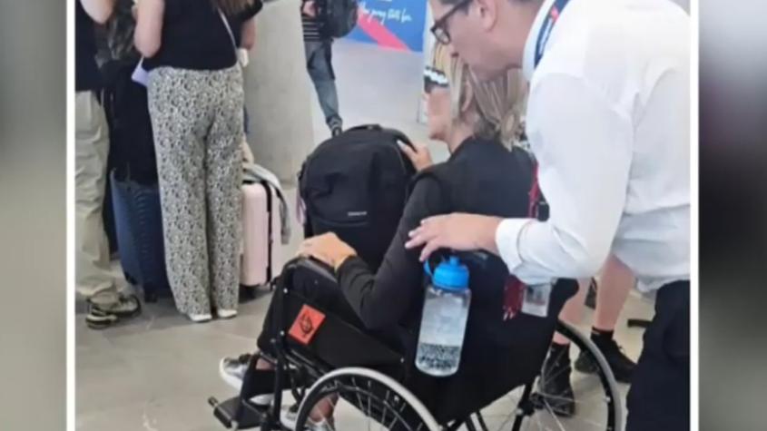El reclamo de pasajera que fotografió a Raquel Argandoña en silla de ruedas en el aeropuerto: "Yo estaba disgustada"