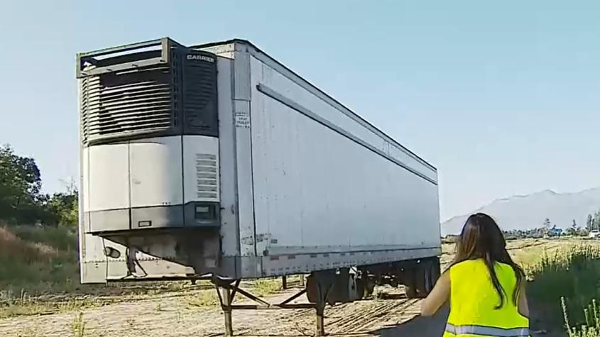 Rampla de camión abandonada en Ruta 78 podría estar relacionada con el homicidio de un camionero en Paine