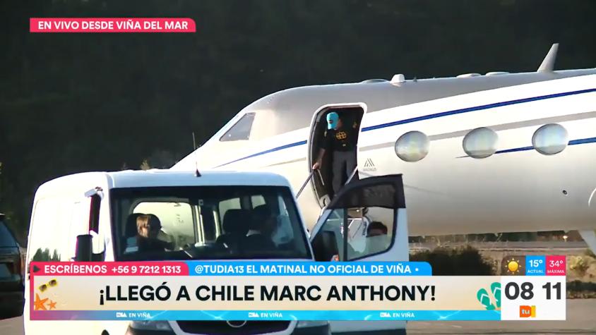 Junto a su esposa: Así fue la llegada de Marc Anthony a Chile para presentarse en el Festival de Viña 2025