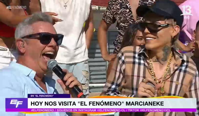 Marcianeke y José Miguel Viñuela protagonizan extraño duelo de risas en "El Fenómeno"