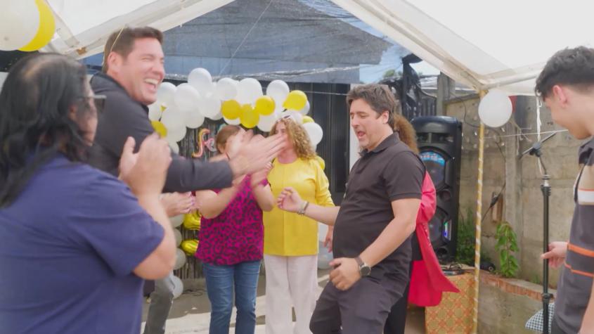 Bailando y cantando Karaoke: Pedro Ruminot subasta a Jorge Zabaleta durante el cumpleaños de una de las algueras de Cocholgüe