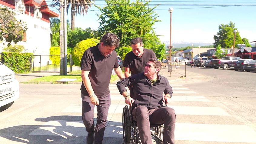 Tras una fuerte lesión: Pancho Saavedra deberá continuar "Socios por Chile" en silla de ruedas