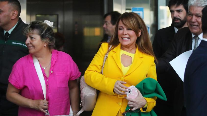 ¿Por qué Cathy Barriga llegó vestida de amarillo al Centro de Justicia?