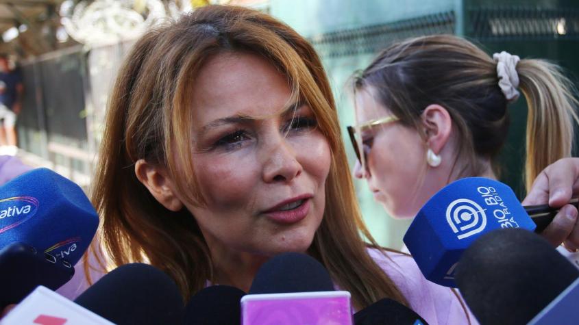 Cathy Barriga salió de su casa y rompió el silencio 