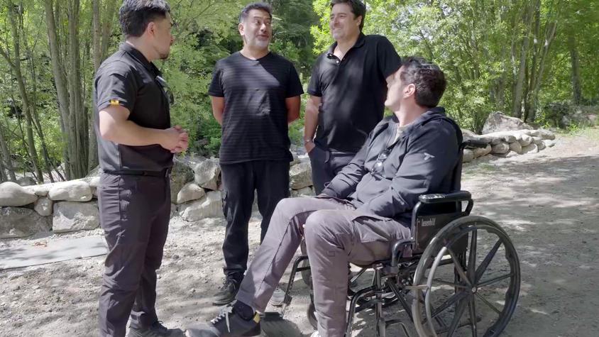 "¿Te imaginas nos echamos a Pancho Saavedra?": Jorge Zabaleta y Pedro Ruminot hacen divertida jugarreta a su amigo que terminó con este en el suelo