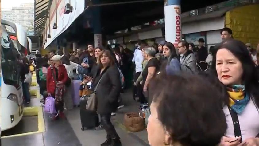 Pasajeros expresan su descontento por paro de conductores en Terminal Alameda: "Han esperado dos horas"