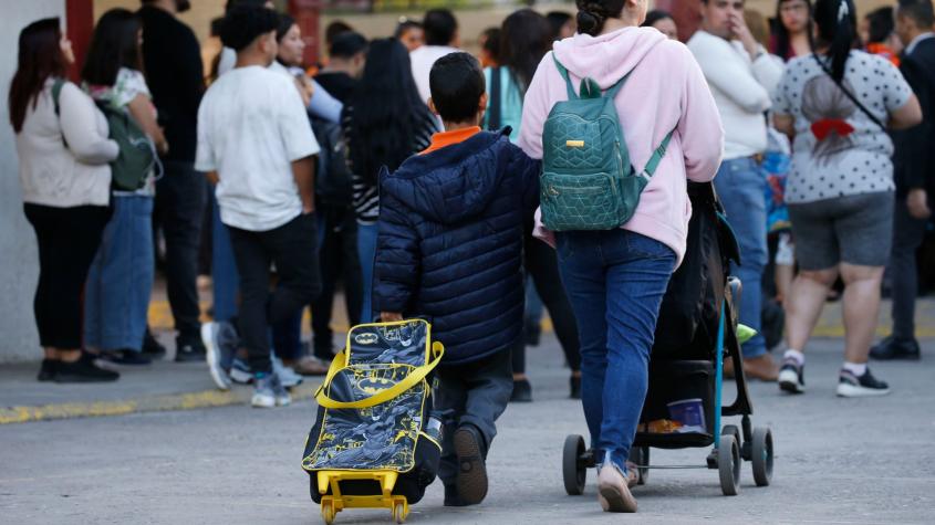 Vacaciones de invierno 2025: Revisa los días libres que tendrán los escolares región por región