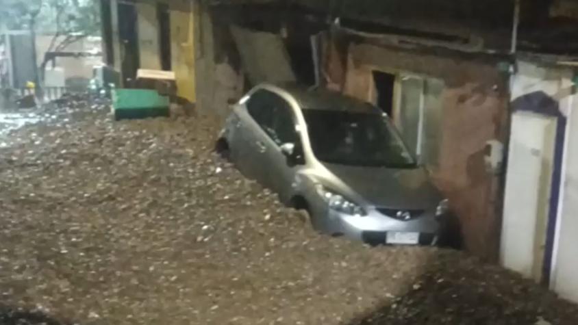 Dramático video: Aluvión en Pozo Almonte y Huatacondo deja autos atrapados en el barro