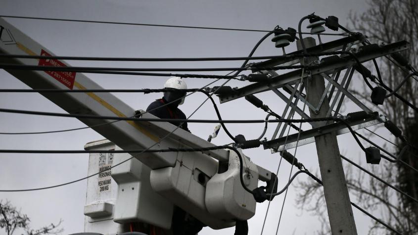 Corte de luz en ocho comunas de Santiago para este miércoles 23 de julio: mapa y horarios
