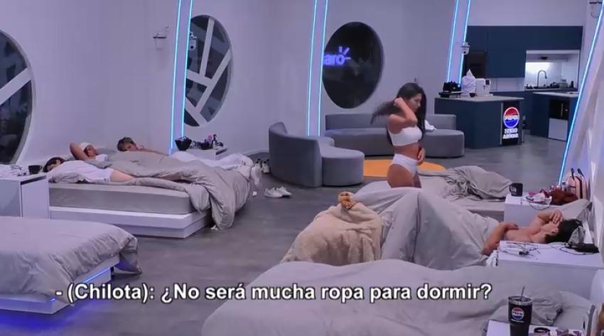 “Cómo tan migajera”: Eskarcita es criticada en redes tras íntimo acercamiento a participante de Mundos Opuestos