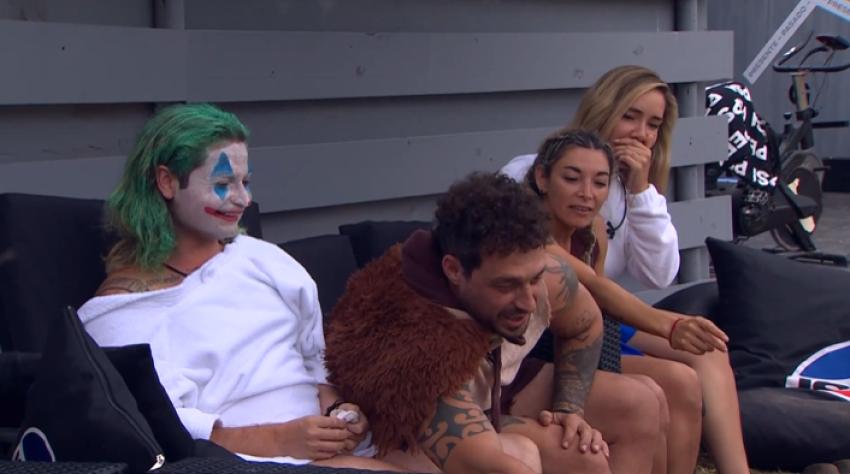 Pies de Princeso generan comentarios entre sus compañeros y redes sociales: “Son dedos reptilianos"