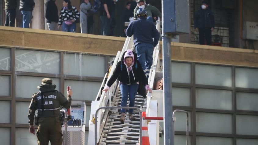 Incendio en Santiago Centro: ex cines de adultos son clave en el origen del fuego