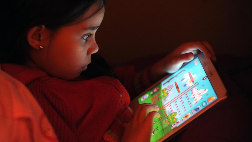 Navegación segura: Consejos de la PDI para proteger a niñas, niños y adolescentes en internet