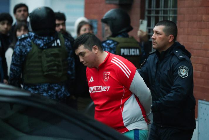 Medios argentinos hablan de violenta liberación de hinchas de la "U" detenidos: intentaron golpear a fanático de Independiente