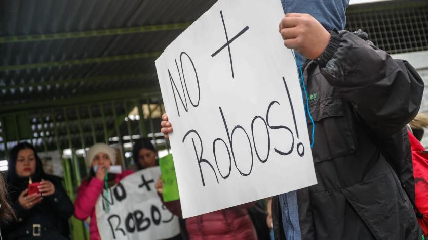 Colegio de Pudahuel sufre cuarto robo en menos de una semana: Auxiliar fue agredido con arma