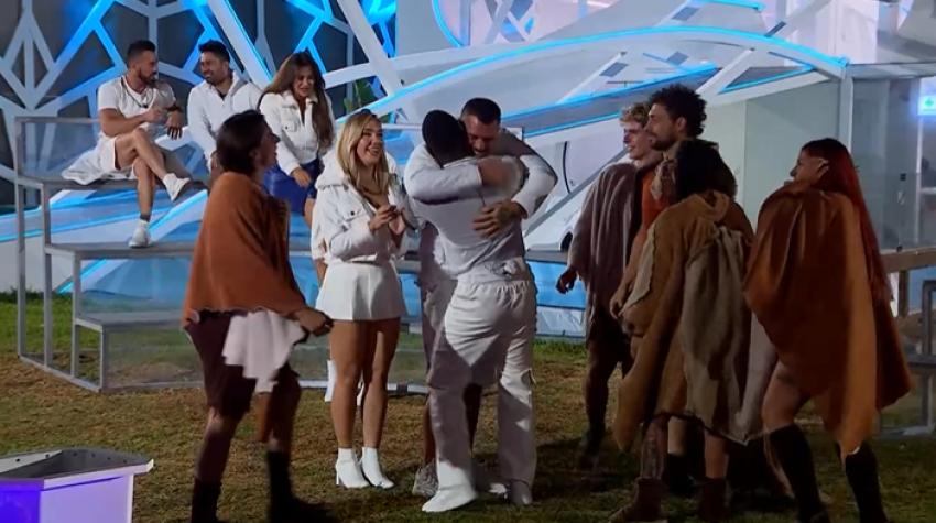 Mundos Opuestos | Capítulo 58